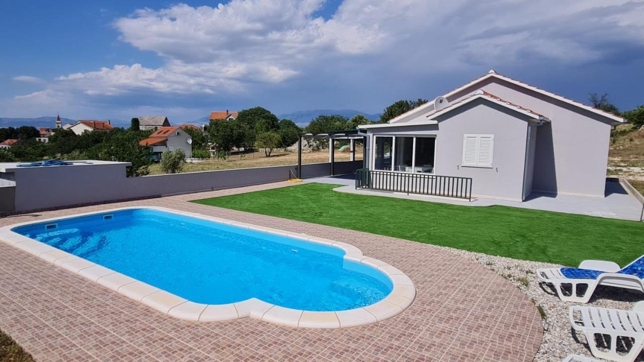 Willa Nane Garden House With Heated Pool Mirce Zewnętrze zdjęcie