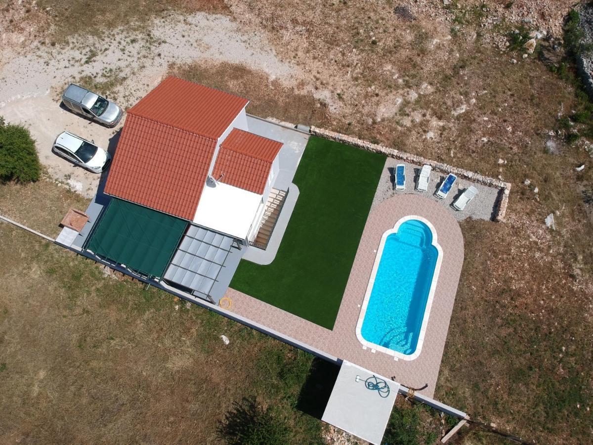 Willa Nane Garden House With Heated Pool Mirce Zewnętrze zdjęcie