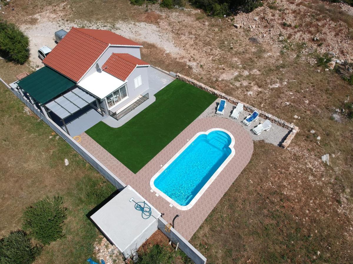 Willa Nane Garden House With Heated Pool Mirce Zewnętrze zdjęcie