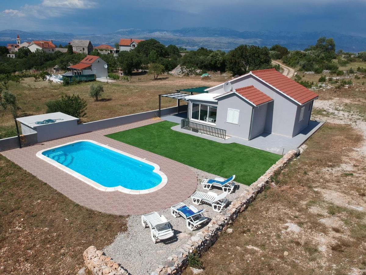 Willa Nane Garden House With Heated Pool Mirce Zewnętrze zdjęcie